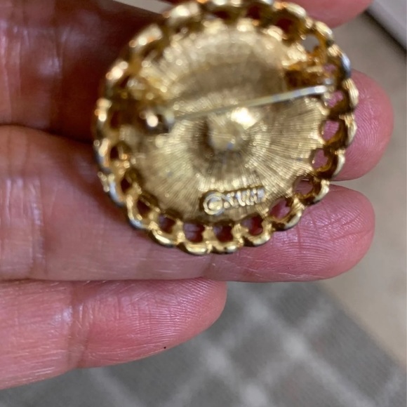 Sara Coventry collection pin - Picture 3 of 5